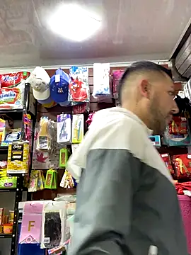 JuanZapata33 online show from November 15, 9:50 pm