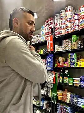 JuanZapata33 online show from October 3, 9:53 pm