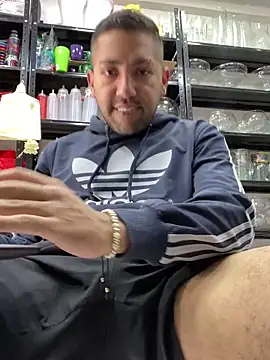 JuanZapata33 online show from January 30, 6:21 pm