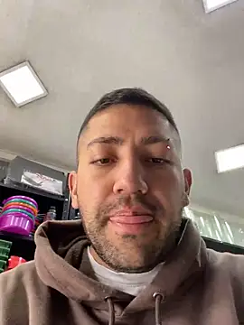 JuanZapata33 online show from January 27, 7:46 pm