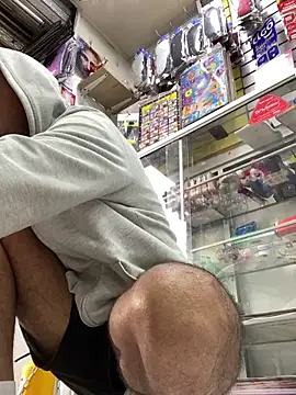 JuanZapata33 online show from December 30, 5:55 pm