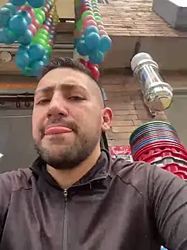 JuanZapata33 online show from December 17, 5:58 pm