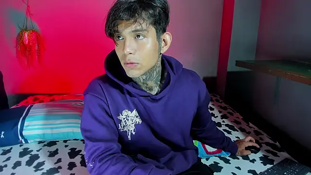 Travistanner 28 online show from October 6, 2:27 am