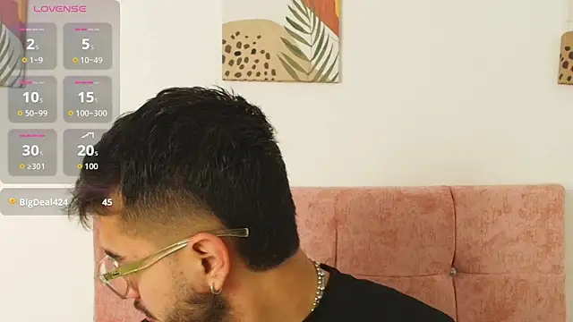 Amadeo Wild online show from November 17, 2:53 pm