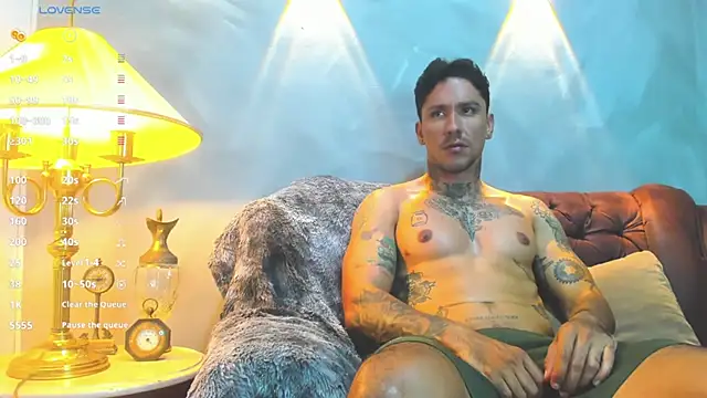 Snapshot of Dylanstonne chatting on January 17, 11:22 pm Dylanstonne online show from January 17, 11:22 pm