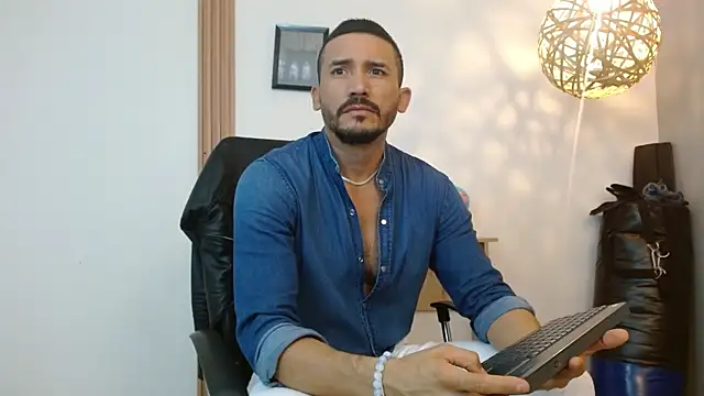 Snapshot of Reiko_85_ chatting on September 13, 7:37 pm Reiko 85  online show from September 13, 7:37 pm