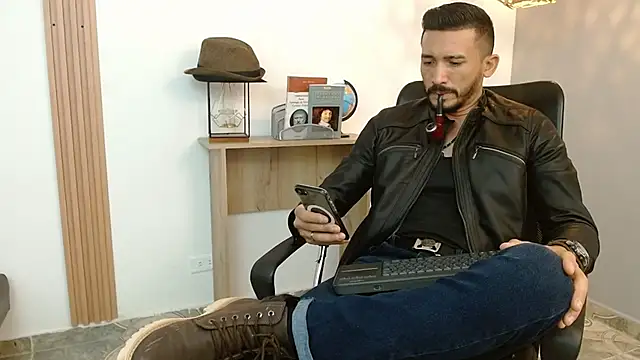 Snapshot of Reiko_85_ chatting on February 15, 7:28 pm Reiko 85  online show from February 15, 7:28 pm