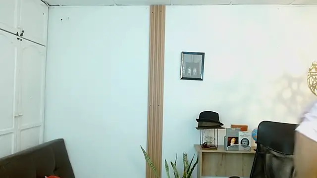 Snapshot of Reiko_85_ chatting on February 10, 6:35 pm Reiko 85  online show from February 10, 6:35 pm
