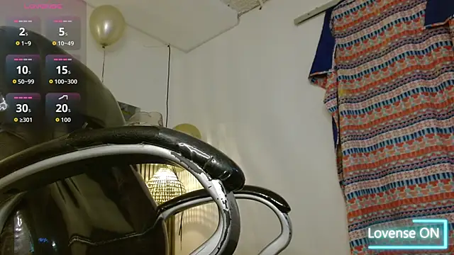 Snapshot of Dyla_n18 chatting on October 22, 10:24 pm Dyla n18 online show from October 22, 10:24 pm