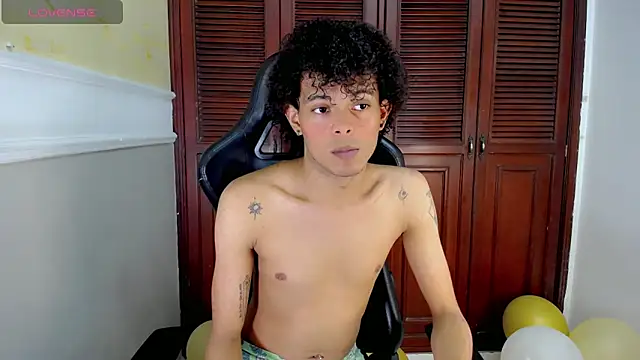 Snapshot of rose_Skinny_ chatting on September 11, 9:25 pm rose Skinny  online show from September 11, 9:25 pm