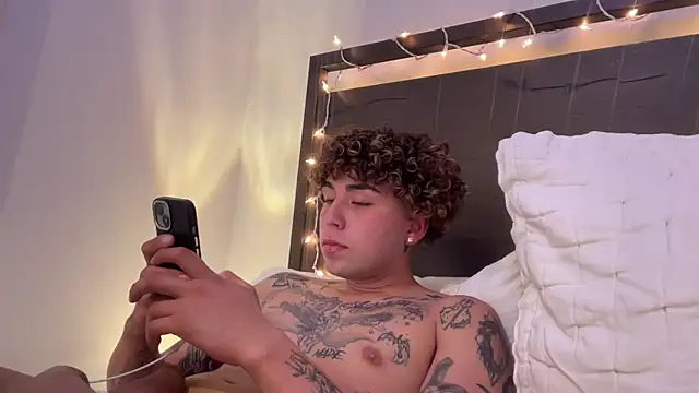 Youngjoshy online show from December 25, 1:42 am