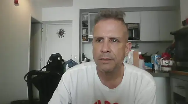 Snapshot of Diegoperrote682661 chatting on February 7, 8:42 pm Diegoperrote682661 online show from February 7, 8:42 pm