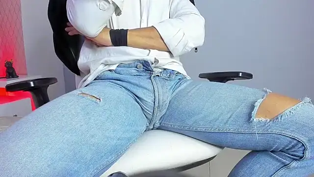 Lucii fer  online show from March 20, 1:48 pm