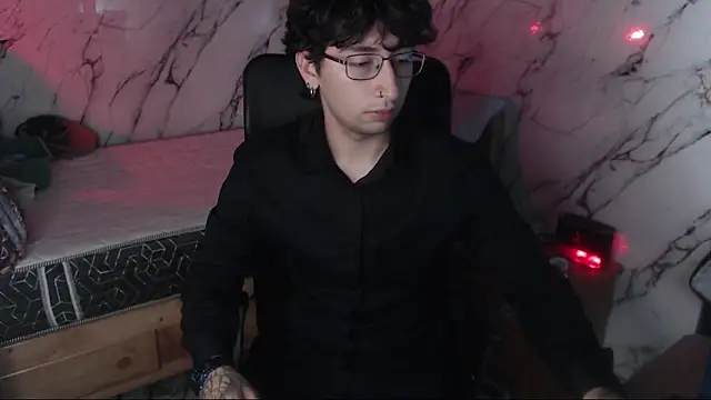 Dereck Dickson online show from April 7, 4:45 am