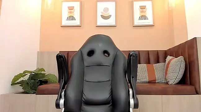 Snapshot of wolf_james123 chatting on February 6, 3:48 am wolf james123 online show from February 6, 3:48 am