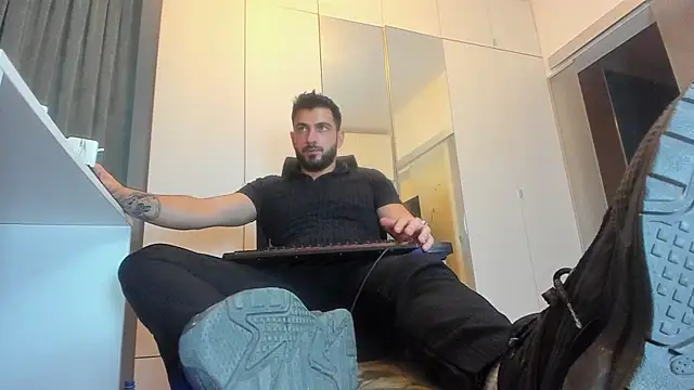 Snapshot of welcometo_hell chatting on October 11, 10:58 pm welcometo hell online show from October 11, 10:58 pm