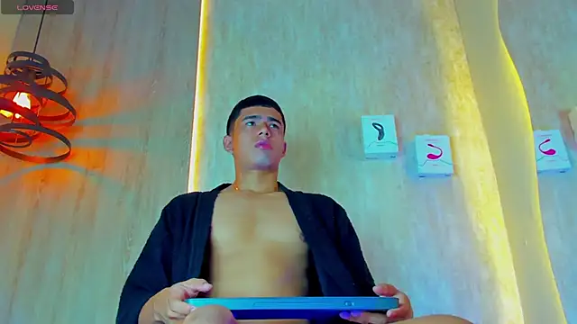 thaddeus king online show from February 9, 6:58 pm