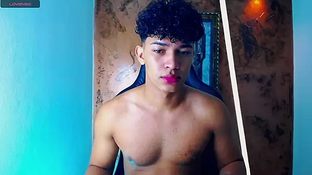 Snapshot of jamescurli_ chatting on March 16, 4:41 am jamescurli  online show from March 16, 4:41 am