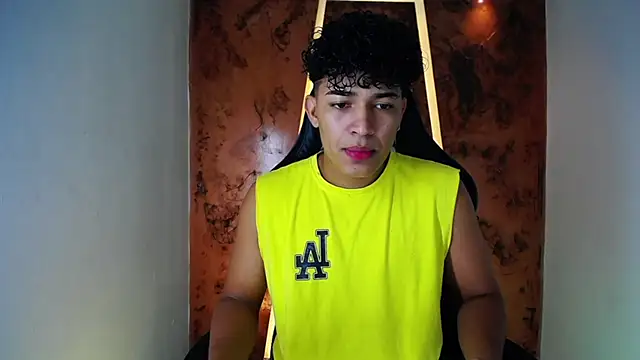 Snapshot of jamescurli_ chatting on February 22, 3:45 am jamescurli  online show from February 22, 3:45 am