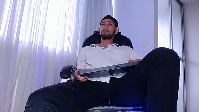 Bedobigcock online show from January 10, 9:30 pm