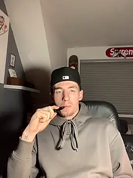 MikesWood21 online show from December 7, 7:21 pm