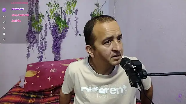 yazforeSolo online show from September 26, 1:42 pm