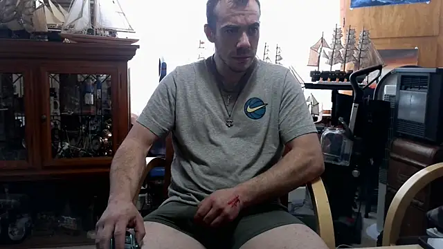 ScubaStevex online show from February 17, 4:06 pm