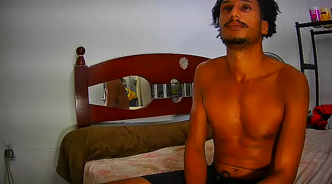 Snapshot of SkinnyLatinMan chatting on February 17, 3:31 pm SkinnyLatinMan online show from February 17, 3:31 pm