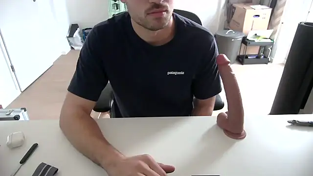 taallguyy 196 online show from November 5, 11:45 am