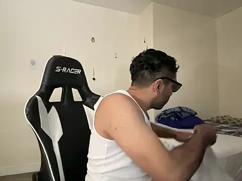 Aleja-DogMale online show from December 8, 1:13 am