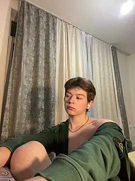 Snapshot of W_N_G_S chatting on December 14, 3:40 am W N G S online show from December 14, 3:40 am