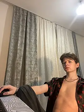 Snapshot of W_N_G_S chatting on January 22, 9:44 pm W N G S online show from January 22, 9:44 pm