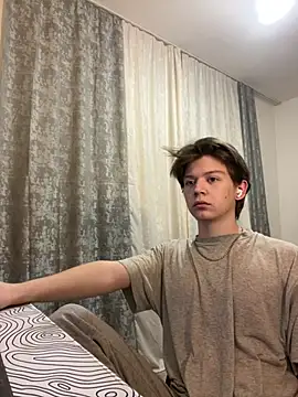 Snapshot of W_N_G_S chatting on February 11, 12:49 am W N G S online show from February 11, 12:49 am