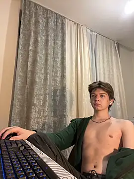 Snapshot of W_N_G_S chatting on January 17, 11:44 pm W N G S online show from January 17, 11:44 pm