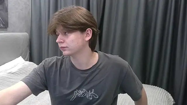 Snapshot of W_N_G_S chatting on October 6, 9:30 pm W N G S online show from October 6, 9:30 pm