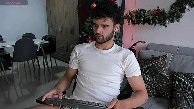 andrewChris  online show from December 11, 3:11 pm