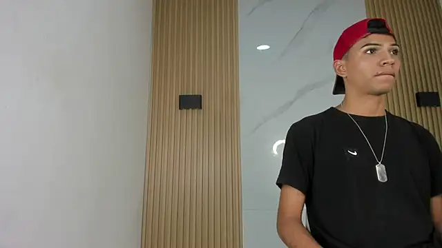 im sebaslopez online show from December 9, 4:23 am