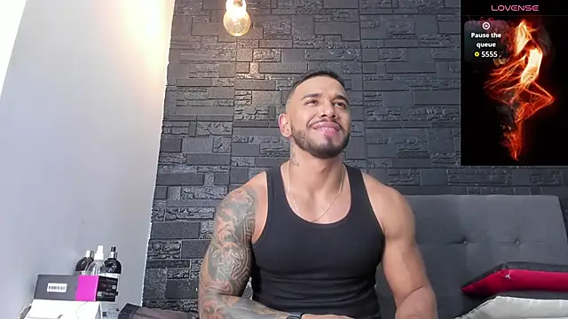 Snapshot of bruno_miller_ chatting on October 18, 10:37 pm bruno miller  online show from October 18, 10:37 pm