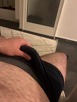 Snapshot of Loco42- chatting on October 3, 12:37 am Loco42- online show from October 3, 12:37 am