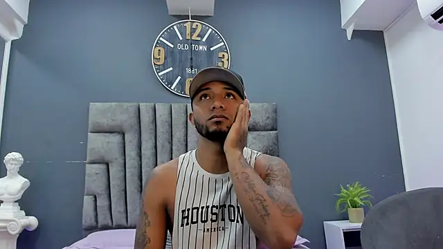 Robin Rief online show from April 5, 7:32 pm