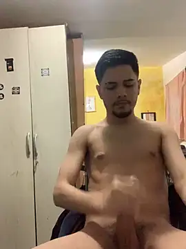 thguinho13 online show from December 28, 3:47 am