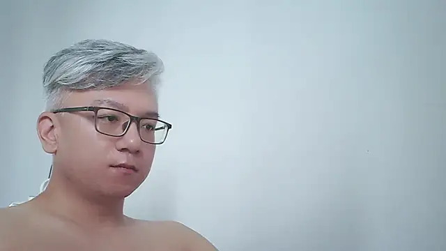 Snapshot of leoUSIR chatting on September 10, 12:09 am leoUSIR online show from September 10, 12:09 am