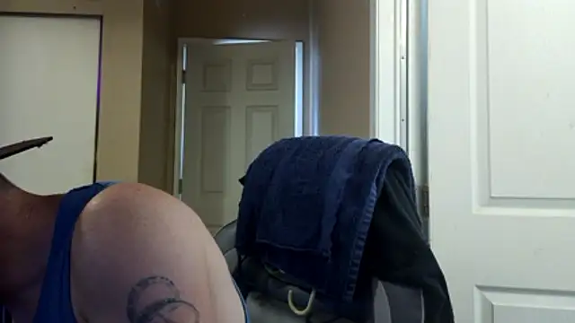 Huntzg23 online show from May 12, 4:37 pm