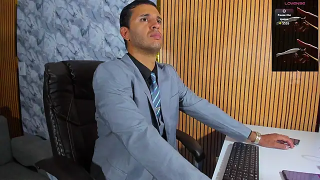 Hideintheoffice online show from September 25, 11:13 pm