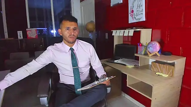 Hideintheoffice online show from December 22, 10:28 am