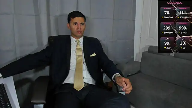 Hideintheoffice online show from October 4, 11:42 pm