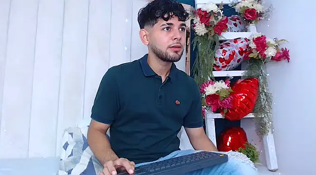 Snapshot of Samir_bear chatting on February 24, 12:16 pm Samir bear online show from February 24, 12:16 pm