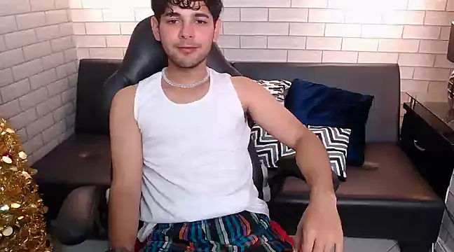 Snapshot of Samir_bear chatting on December 27, 12:56 pm Samir bear online show from December 27, 12:56 pm