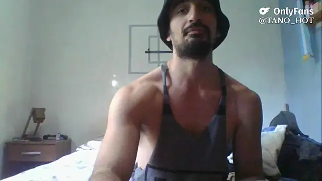 Snapshot of italianbighorse22 chatting on October 20, 8:13 pm italianbighorse22 online show from October 20, 8:13 pm