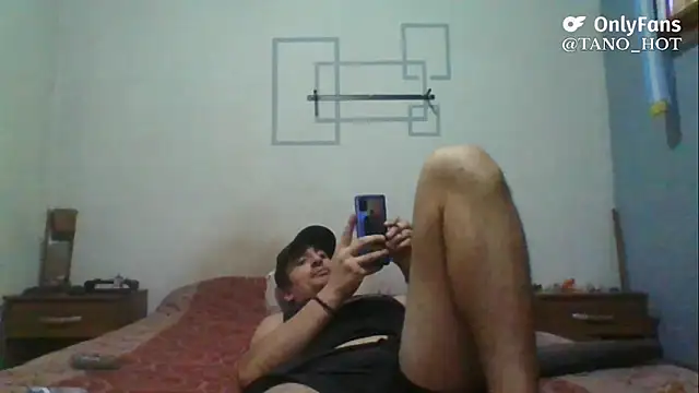Snapshot of italianbighorse22 chatting on October 22, 11:30 pm italianbighorse22 online show from October 22, 11:30 pm